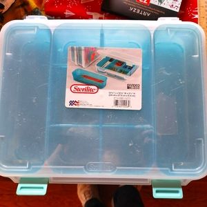 Sterilite 131/8x101/4x21/2H divided case